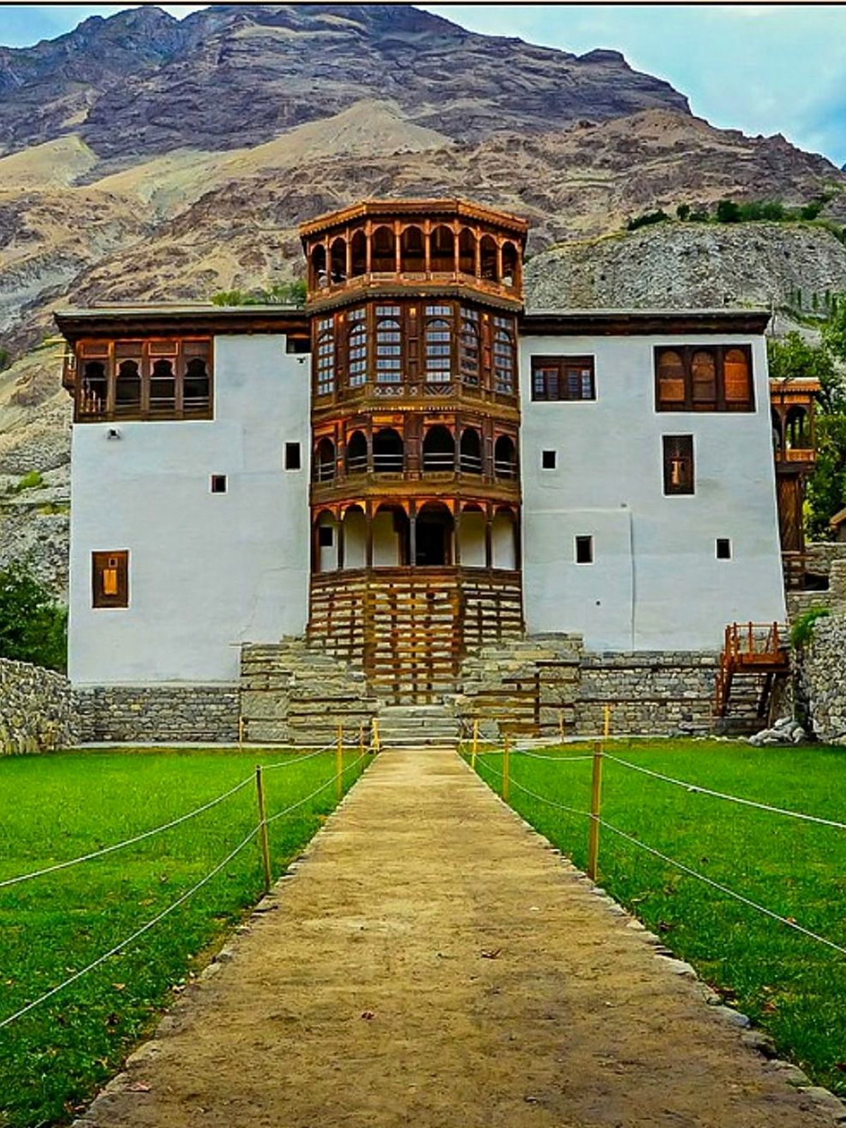 Kharpocho Fort & Khaplu Palace