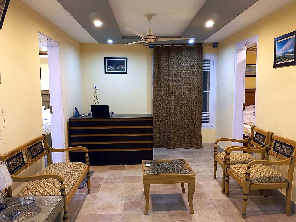 Reception and lounge area at Ringchan Guest House, Skardu