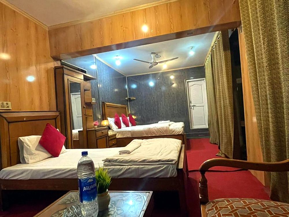 Family Room with two beds and private bathroom at Ringchan Guest House